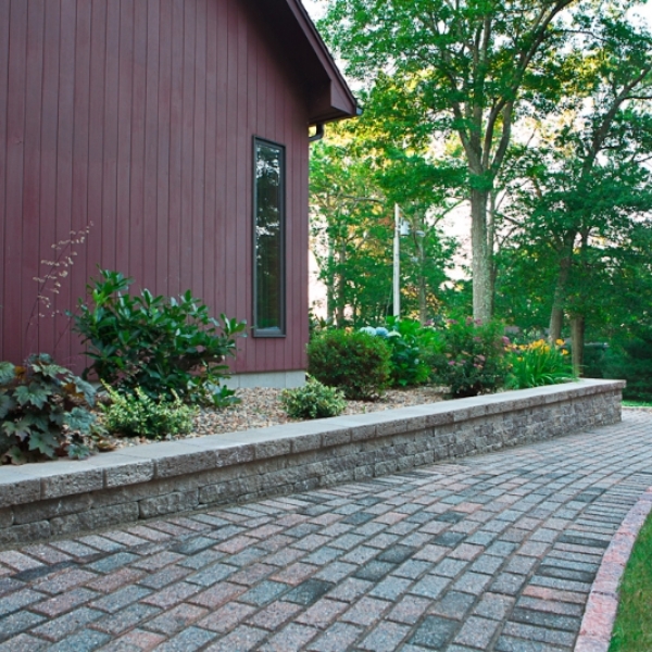 margaret-ln_023_sidewalk_driveway-perspective
